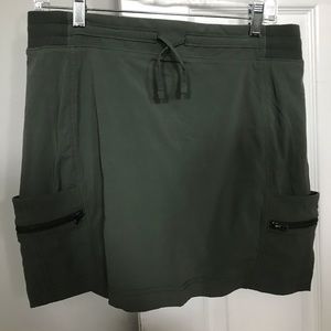 Women’s Athleta Trekkie skort